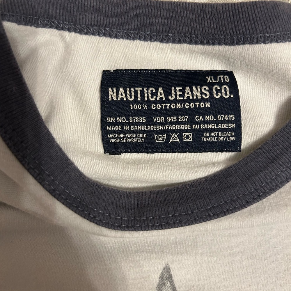 Nautica, Levi’s, Nike T-shirt, bundle - Picture 2 of 4